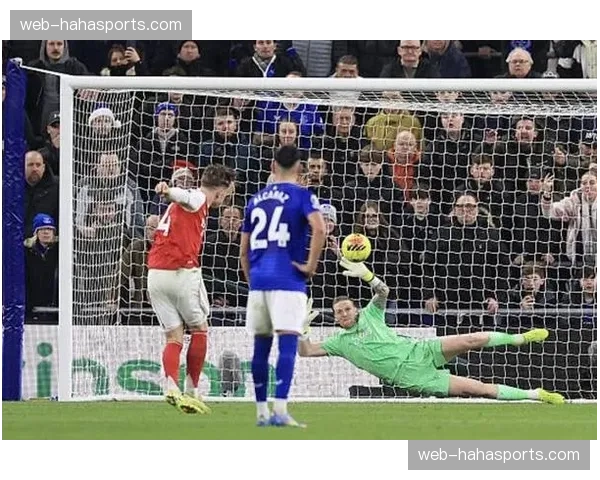 埃弗顿门将皮克福德多次关键扑救 成球队连胜功臣